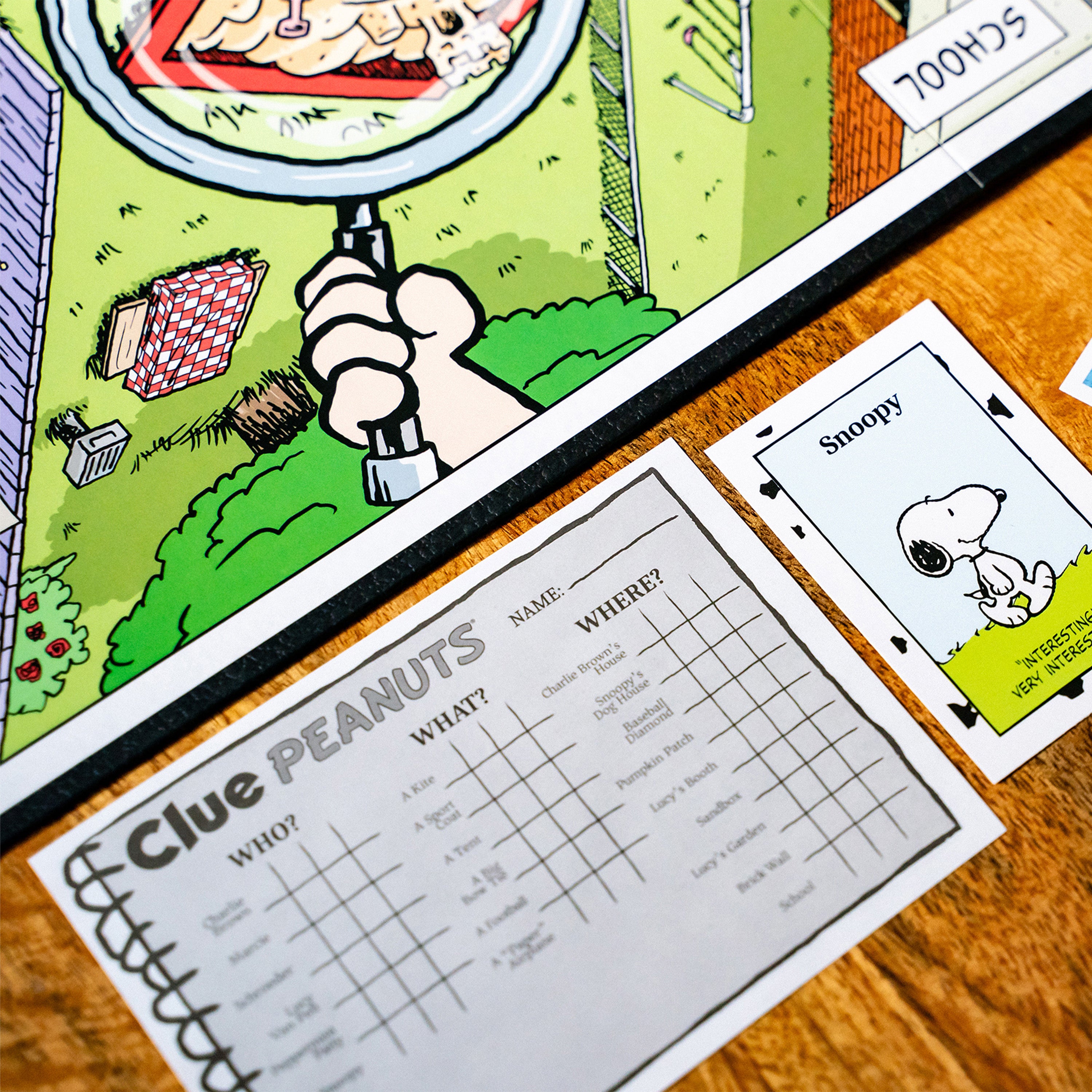 CLUE®: PEANUTS